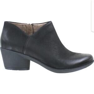 Dansko Raina Ankle Boots Low Cut Nubuck Leather Zip Up Almond Toe Black 6.5